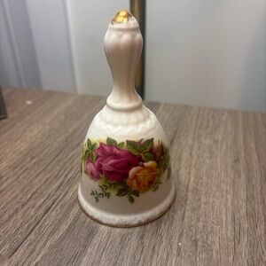 Royal Albert Old Country Roses Bell